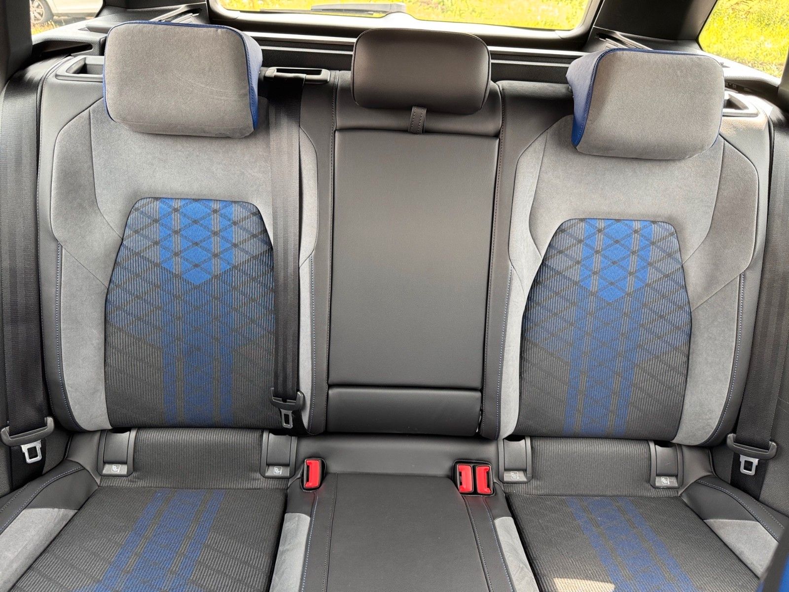 Fahrzeugabbildung Volkswagen Golf VIII Variant R 4Motion 2.0 TSI