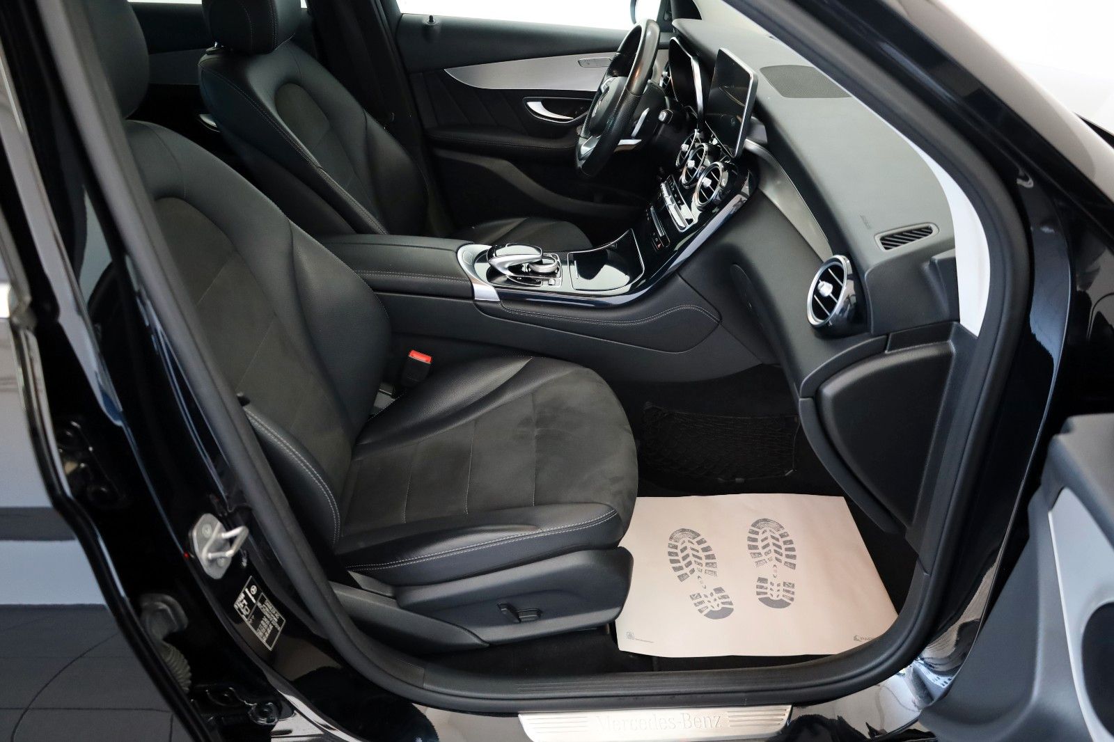 Fahrzeugabbildung Mercedes-Benz GLC 300 4M Exclusive AMG Int. TLeder,Navi,LED,SH