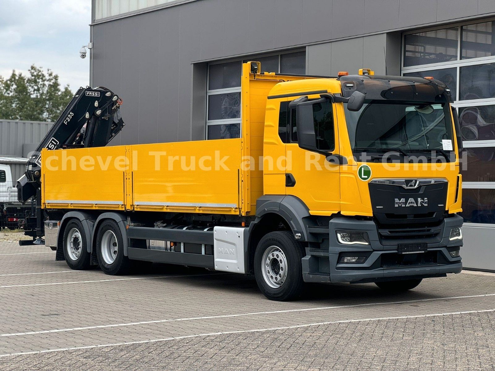 Fahrzeugabbildung MAN TGS 26.430 6x2-4 Pritsche mit FASSI F235