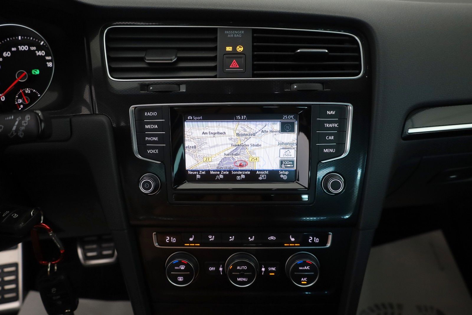 Fahrzeugabbildung Volkswagen Golf VII GTD Navi,Xenon,Kamera,SH,PDC,SR+WR