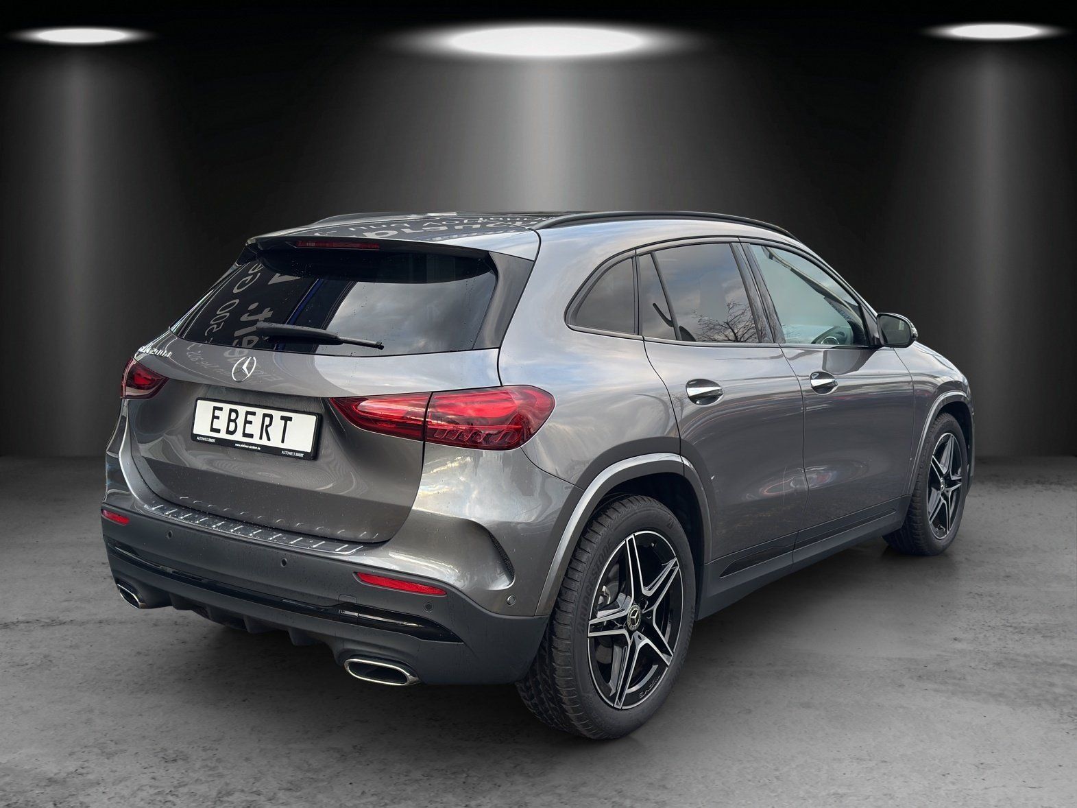 Fahrzeugabbildung Mercedes-Benz GLA 200 d MOPF AMG Premium DISTRO Pano LED KeyGo