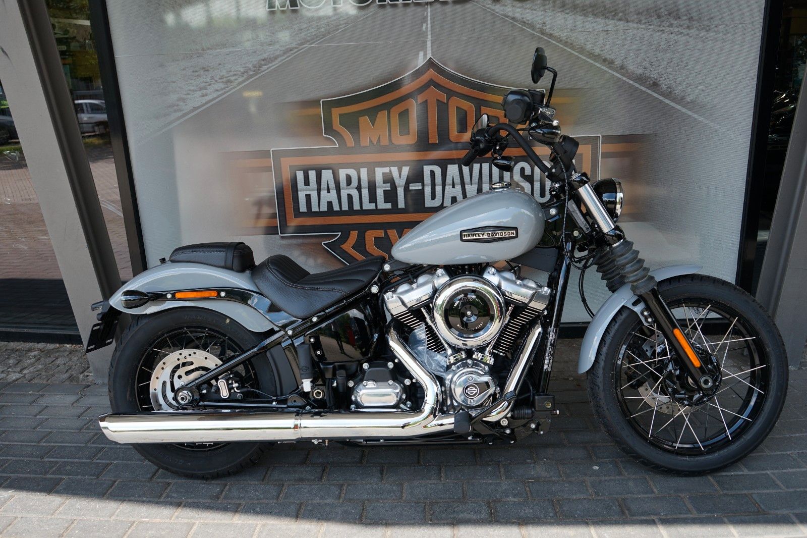 Fahrzeugabbildung Harley-Davidson Street Bob 117 Speichen 2025 Sofort Verfügbar
