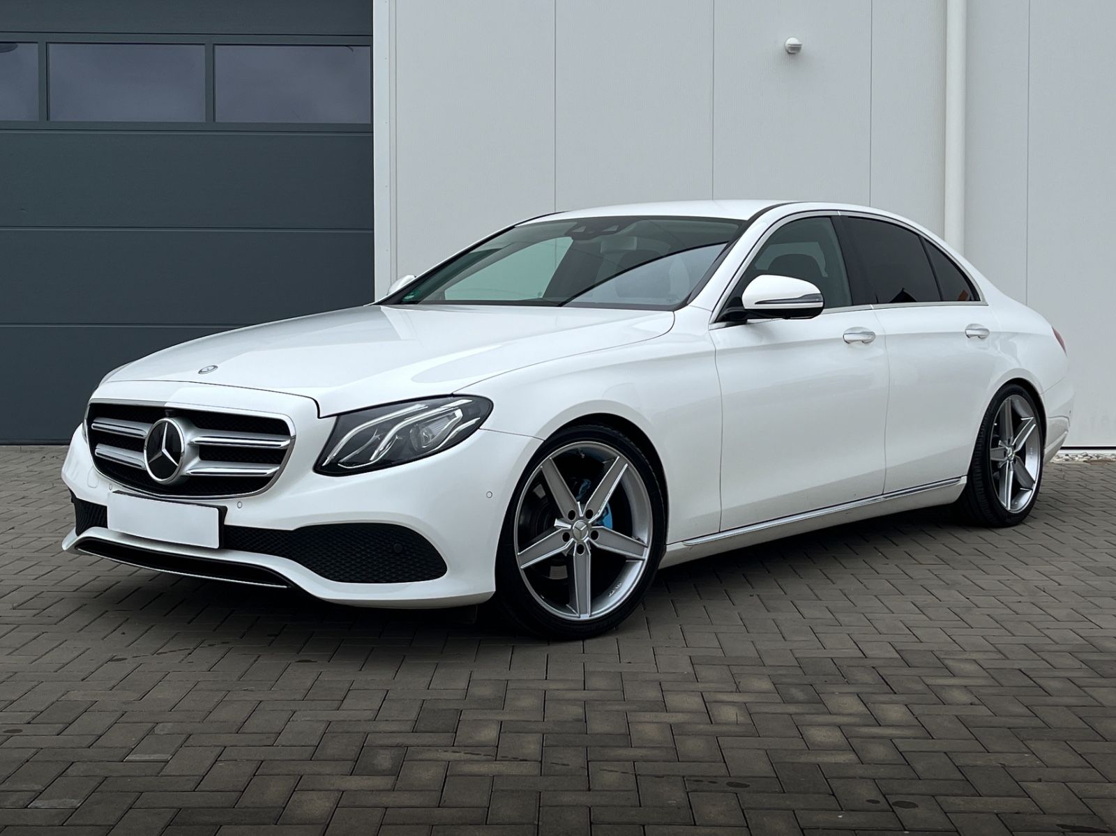 MERCEDES-BENZ E 200 BURMESTER 360 Grad WIDESCREEN HUD KEYLESS 