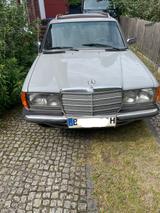 Mercedes-Benz W123 Kombi 240D - Mercedes-Benz 240 mit Diesel-Antrieb: Kombi