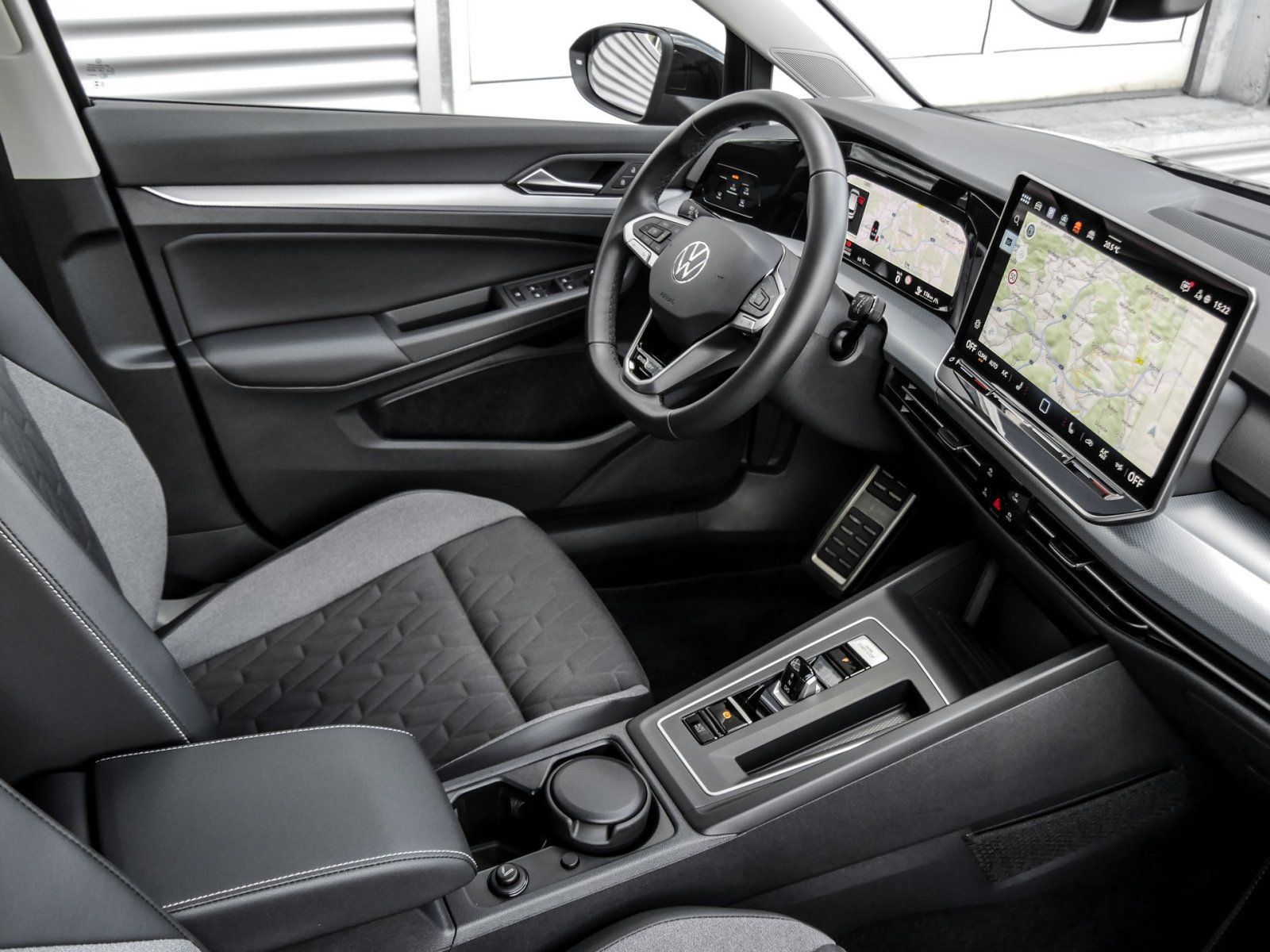 Volkswagen Golf VIII 1.5 e-Hybrid Energy DSG ACC AHK NAVI K foto 3