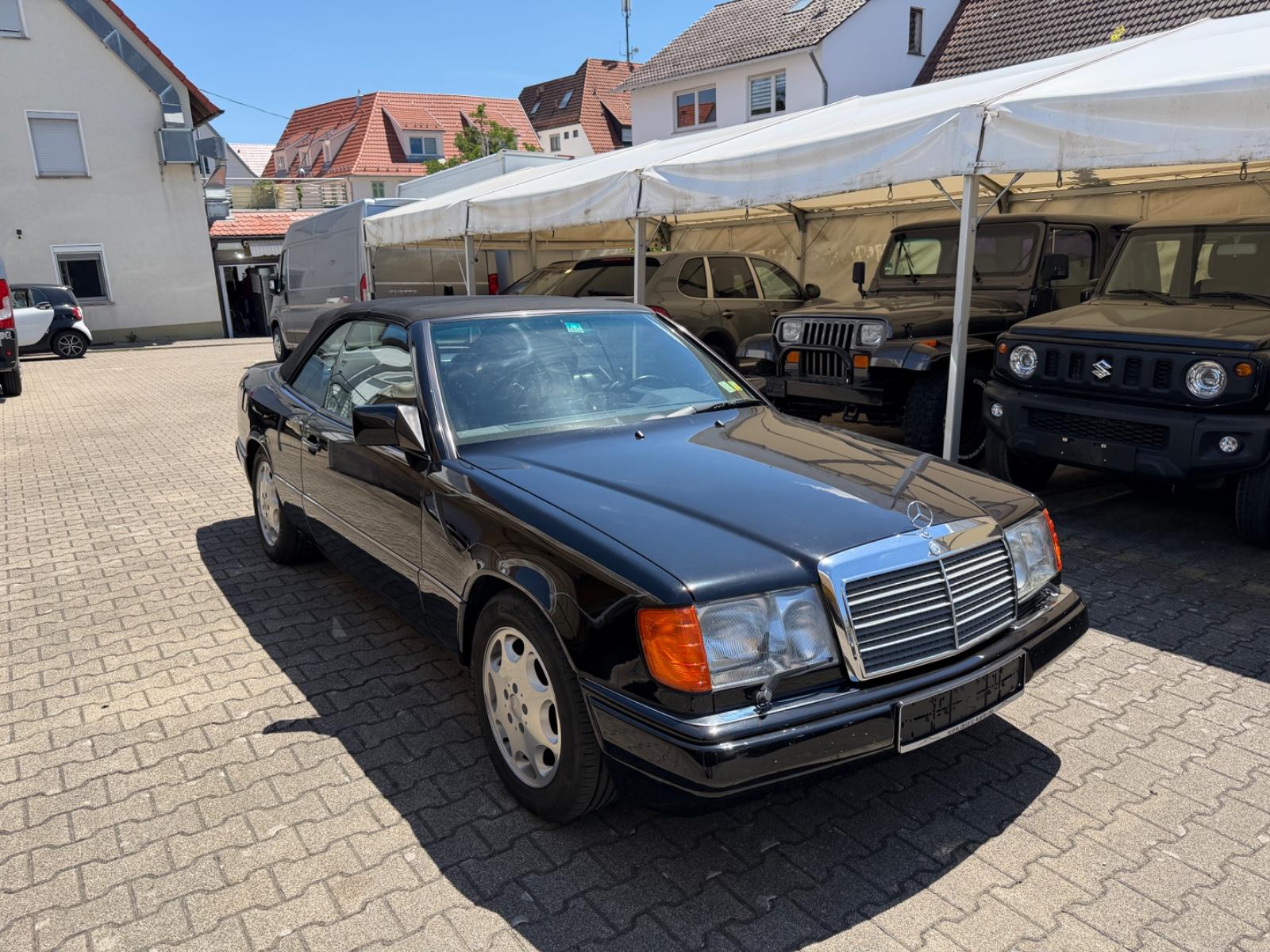 Mercedes-Benz 300 CE-24 Cabrio, DEU, Schwarz/Klima/Sammler