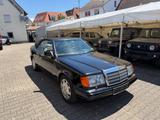 Mercedes-Benz 300 CE-24 Cabrio, DEU, Schwarz/Klima/Sammler - Mercedes-Benz 300: Cabrio, 24