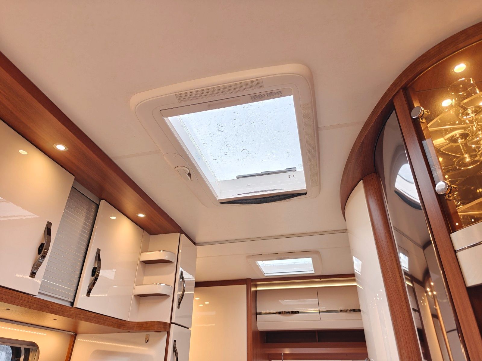 Fahrzeugabbildung Hobby Excellent 540 UFe - Fahrradträger, TV, 1.750kg -