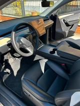 Tesla Model Y - blaue Tesla Model Y
