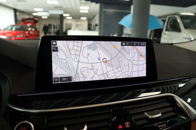 Fahrzeugabbildung BMW 530 d xDrive Sport Line|1HAND|VIRTUAL|LED|KAMERA