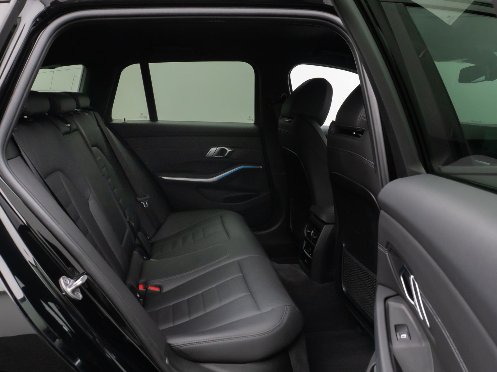 Fahrzeugabbildung BMW 330d Kamera DAB HiFi Leder Sport AdaptLED 18Zoll