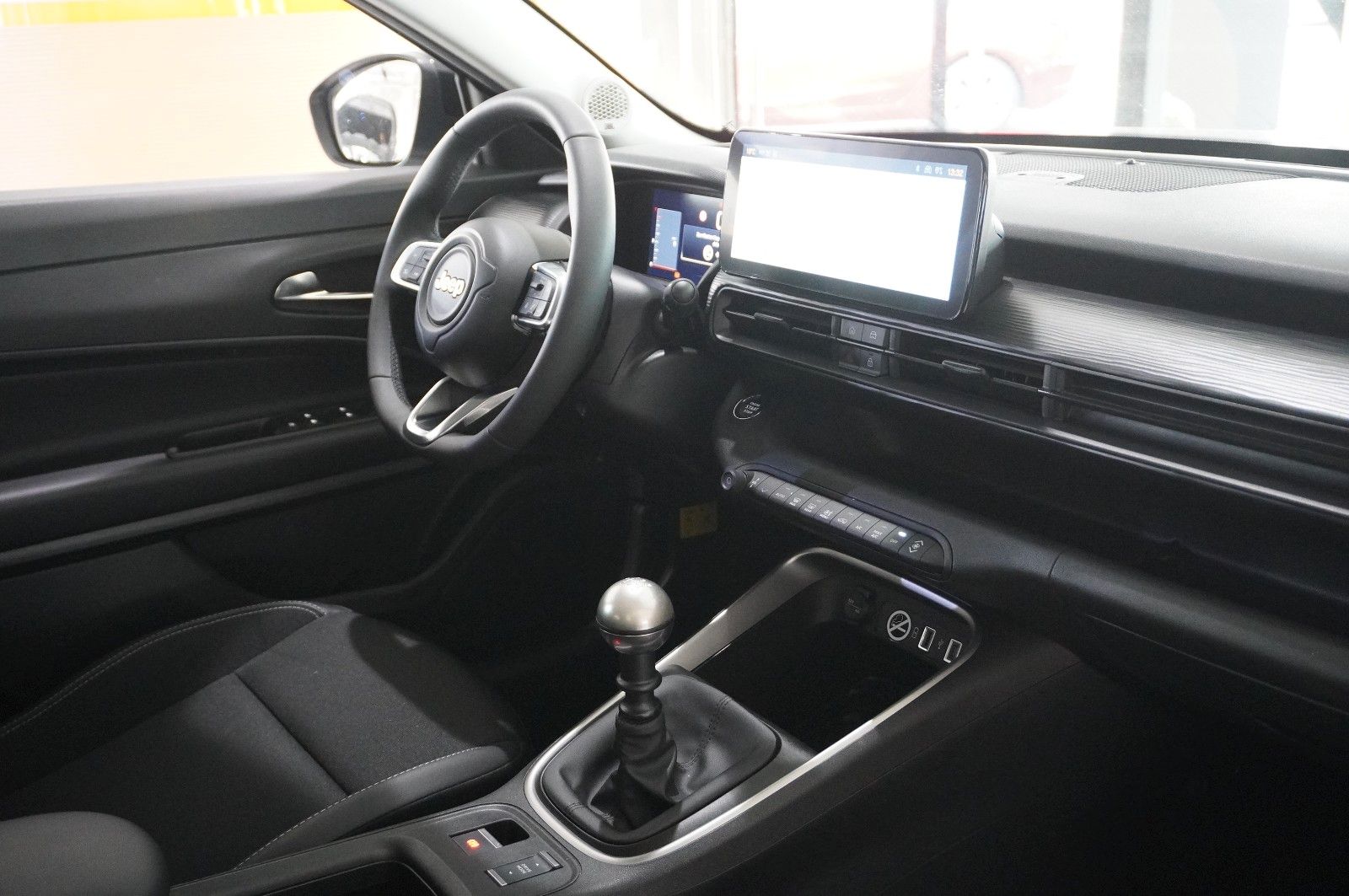 Fahrzeugabbildung Jeep Avenger 1.2 ALTITUDE MY25 NAVI/LED/KAMERA/SH/JBL