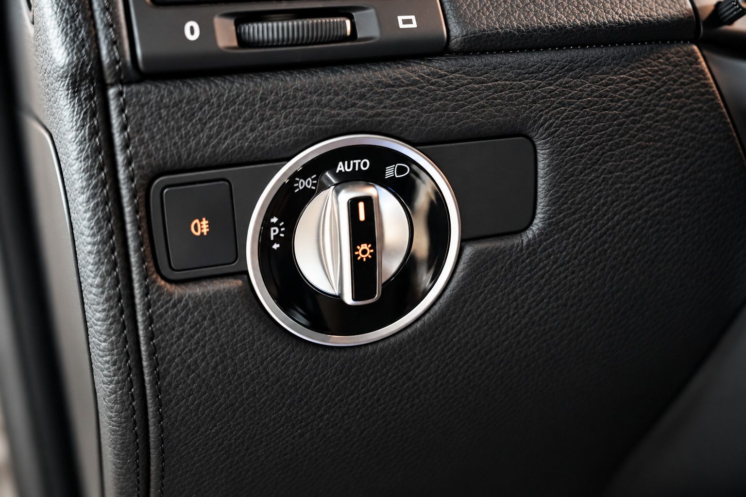 Fahrzeugabbildung Mercedes-Benz G 350 d*AMG*S-Dach*HarmanKardon*Memory*Sitzklima