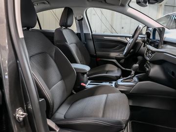 Ford Focus 1.0 Titanium Navi Stauassistent Kamera