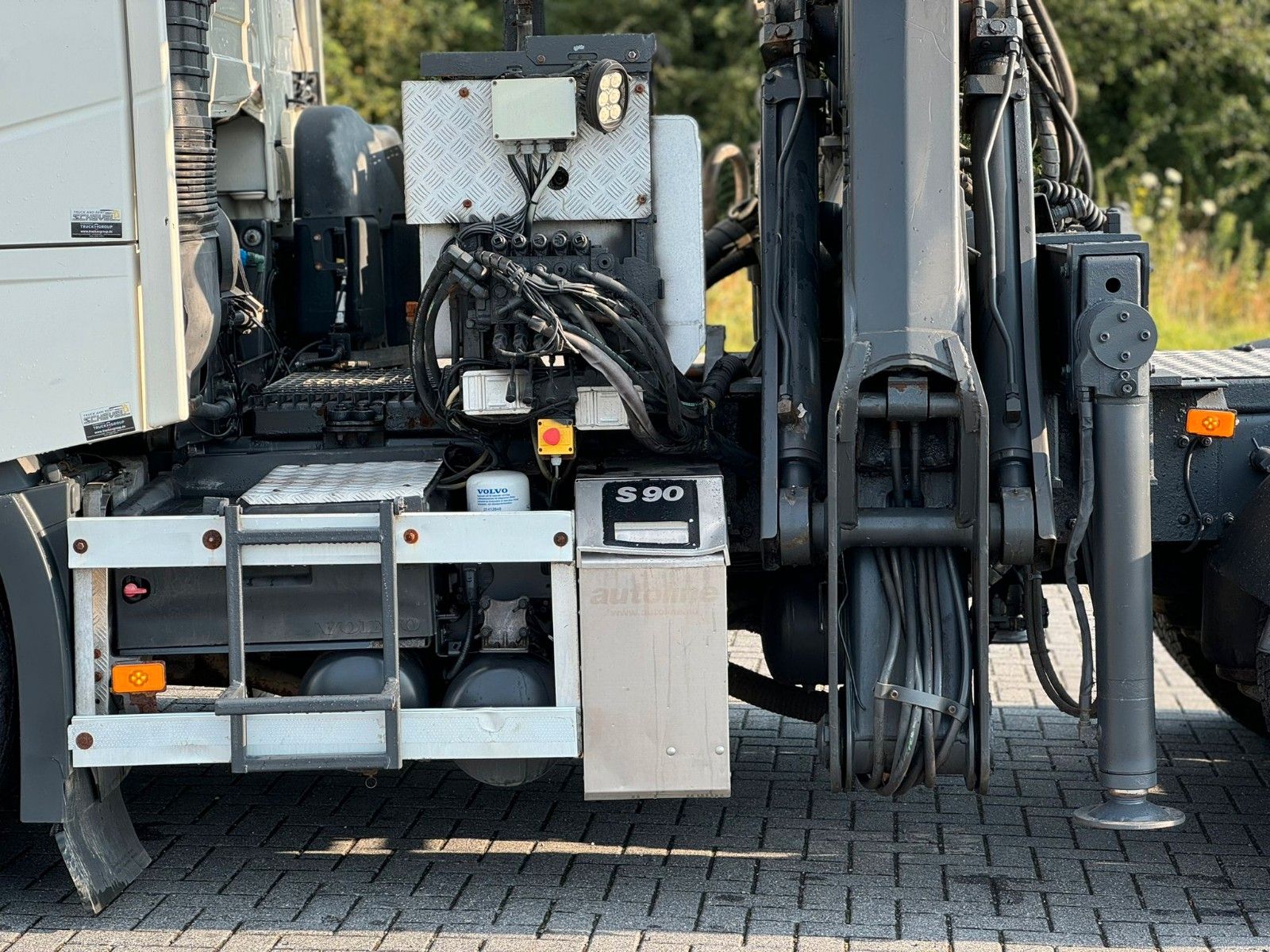 Fahrzeugabbildung Volvo FH 540 8x4 EU6 Retarder Lenk/Lift KESLA LK 9,4m