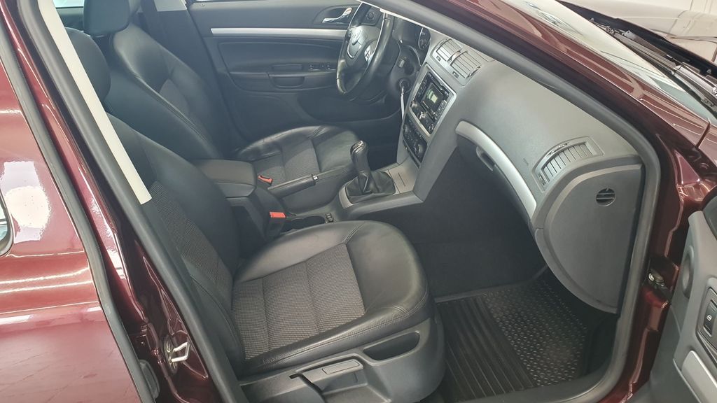 1.4 TSI Elegance Xenon NAVI 1.HAND PDC