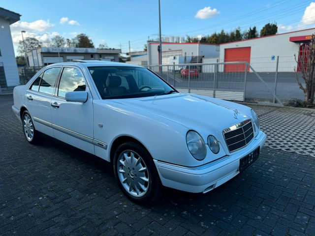 Mercedes-Benz E 200 ELEGANCE Elegance