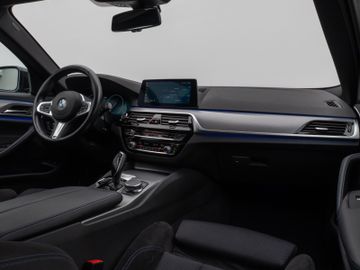Fahrzeugabbildung BMW 520i Tour M Sport AHK HUD HI-FI  Kamera