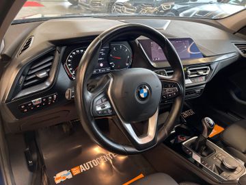BMW 118 d Sport Line *LED*PDC*CARPLAY*TOUCH*SHZ*TEMP