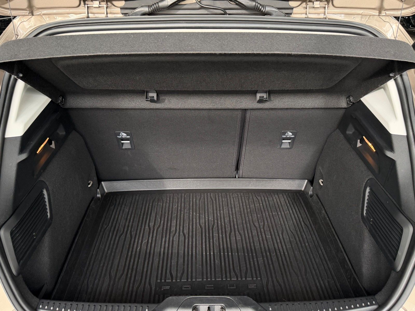 Fahrzeugabbildung Ford Focus Limousine 1.0 Trend  "Winter-Paket  Klima"