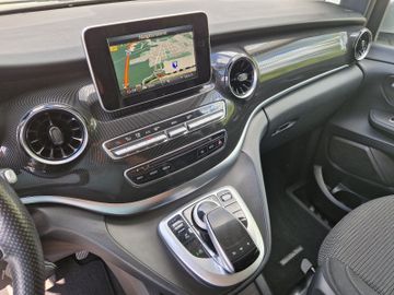 Mercedes V 220 - 12
