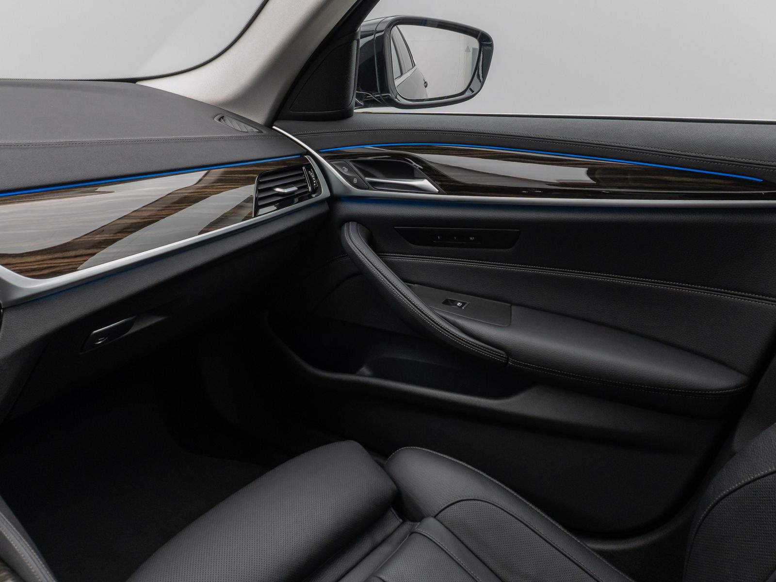 Fahrzeugabbildung BMW 530e xD Luxury Line DAB Komfort HUD Laser HiFi
