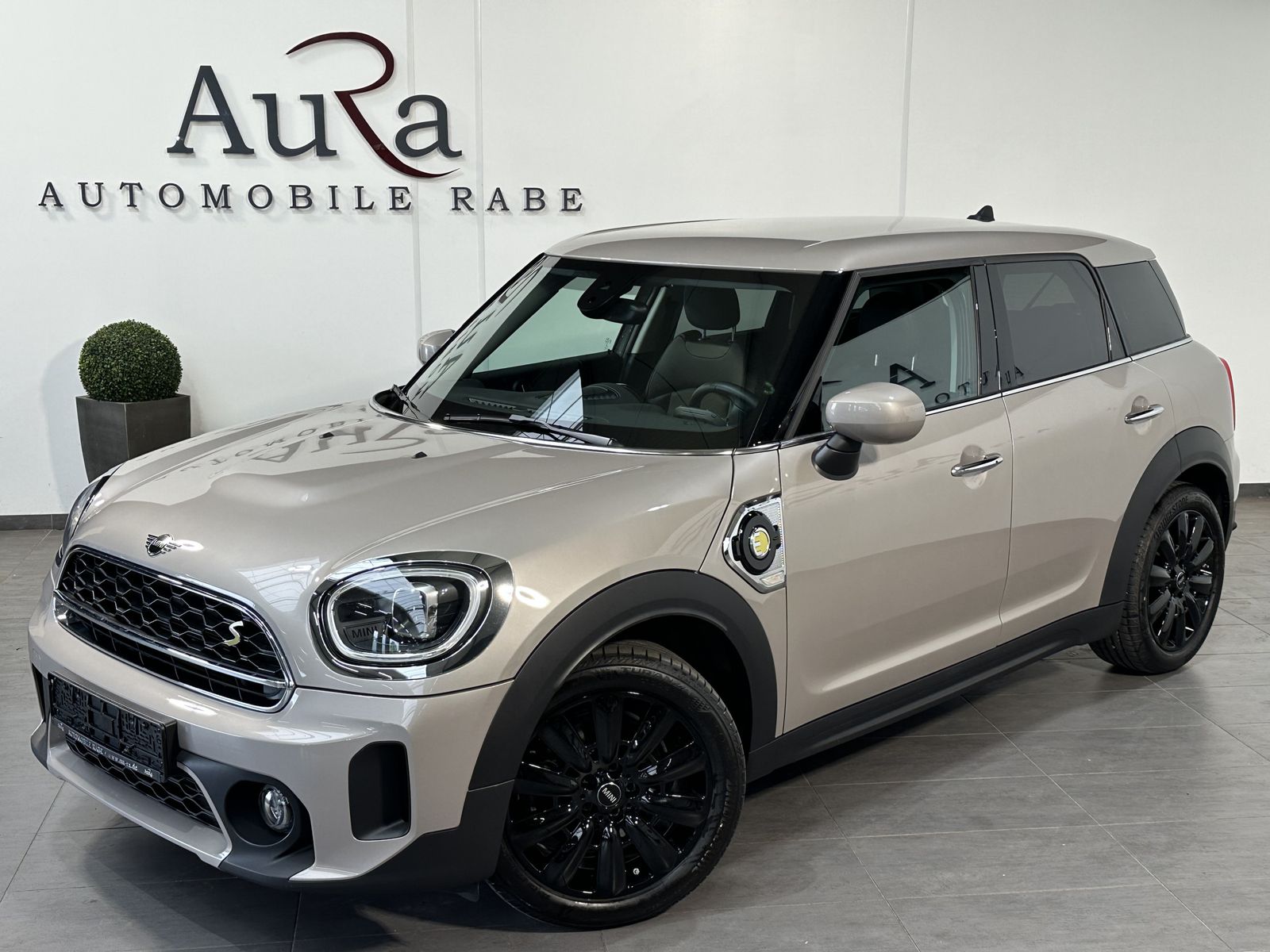 Fahrzeugabbildung MINI Countryman Cooper SE Classic All4 NAV+LED+KAM+MI