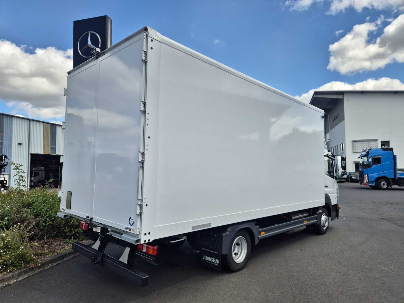 Fahrzeugabbildung Mercedes-Benz Atego 818 L Koffer, 4 Stück vorhanden