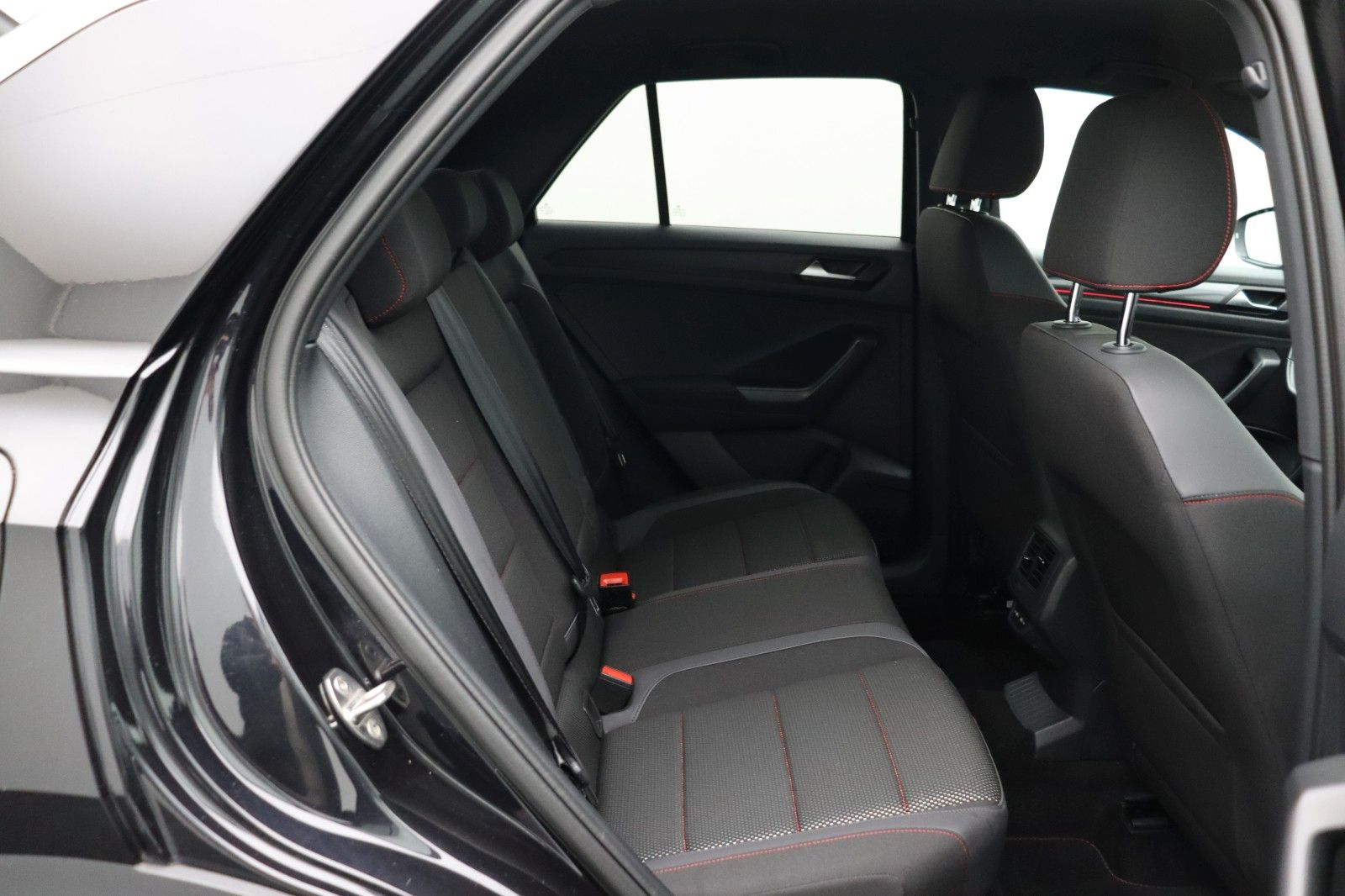 Fahrzeugabbildung Volkswagen T-Roc 1.5 Sport DSG ACC LED