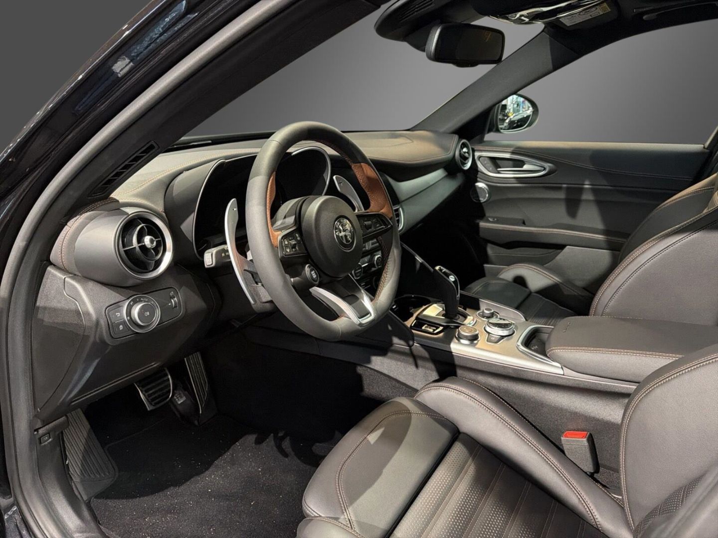 Fahrzeugabbildung Alfa Romeo Giulia 2.0Turbo Q4 Intensa +HARMAN/KARDON+PANORA