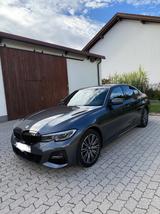 BMW 330e M Sport, Laser, HUD, AHK, Driv. Ass. Prof. - mit Hybrid-Antrieb: Alcantara, Head-Up Display, Limousine