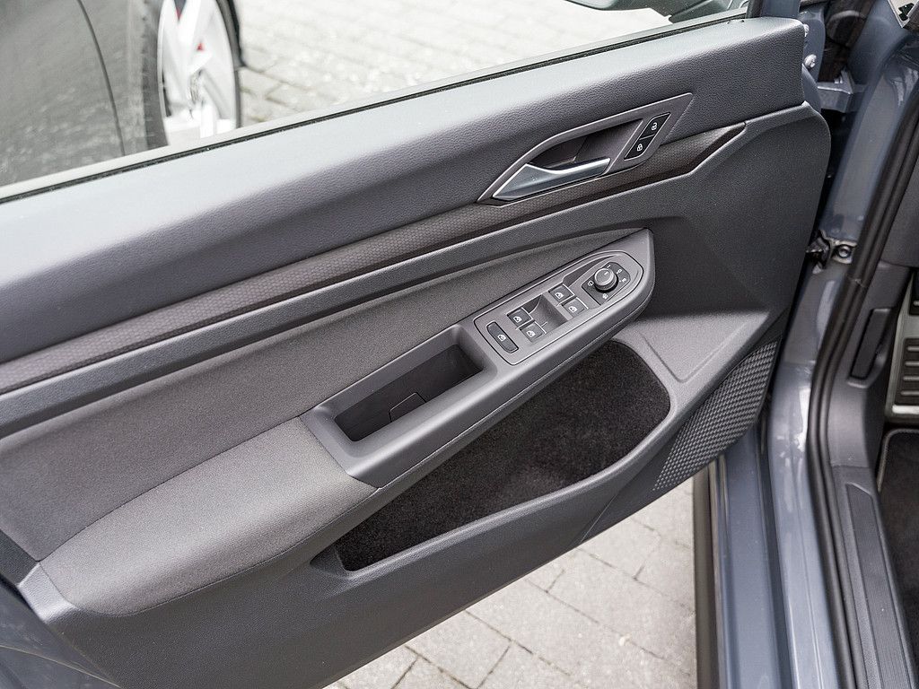 Fahrzeugabbildung Volkswagen Golf VIII 2.0 TDI GTD NAVI ACC LED HAMAN-KARDON