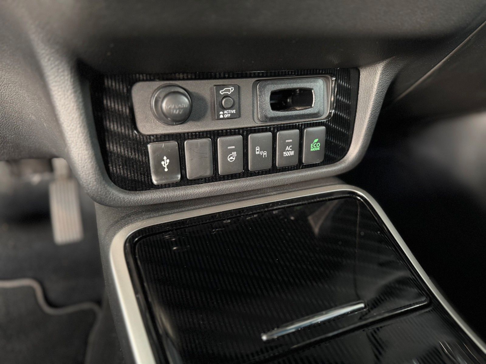 Fahrzeugabbildung Mitsubishi PHEV Outlander 4WD TOP AHK 1.HAND GJR