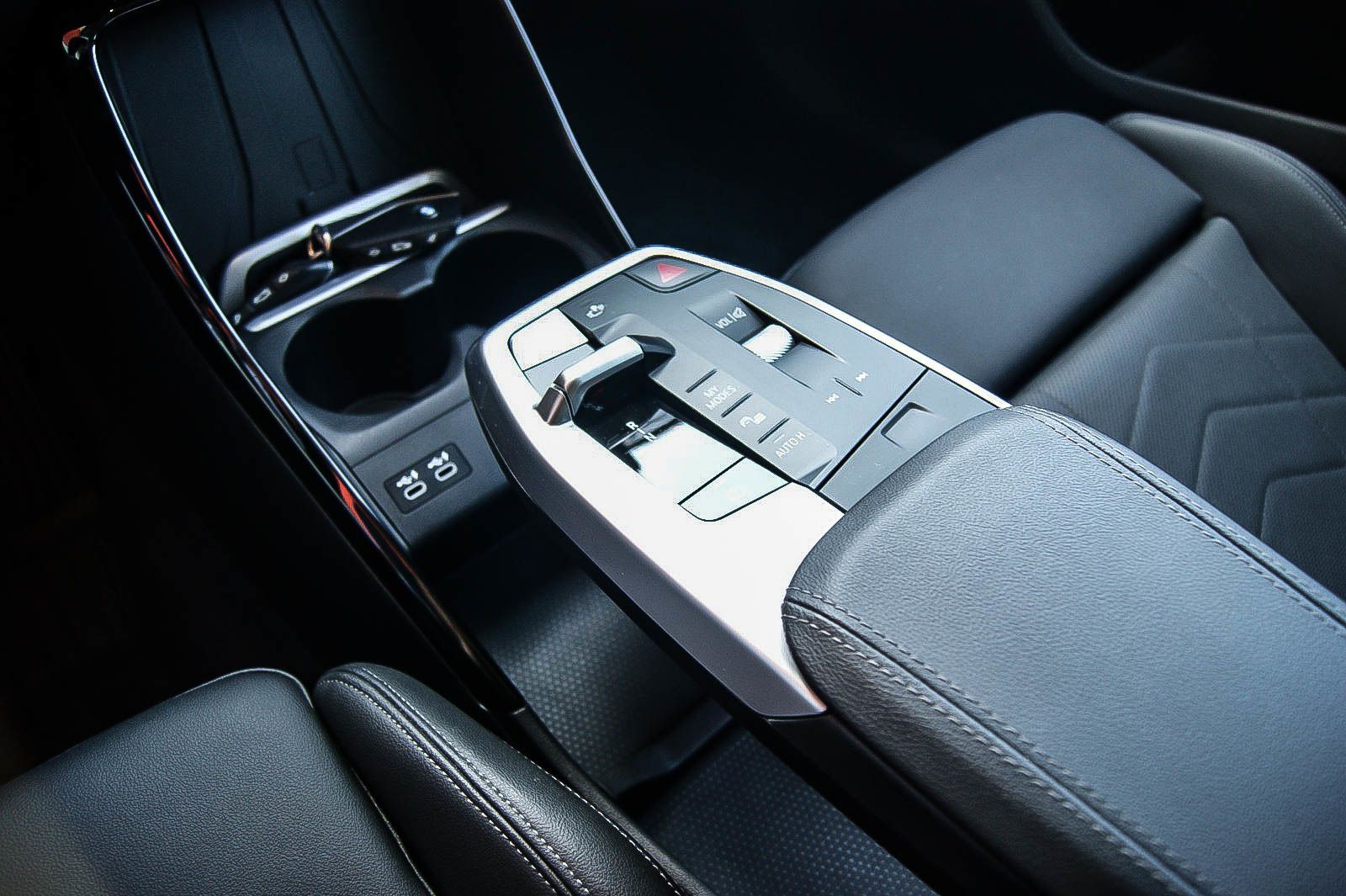 Fahrzeugabbildung BMW 223 Active Tourer i xDrive LEDER HEAD-UP SPORT 4