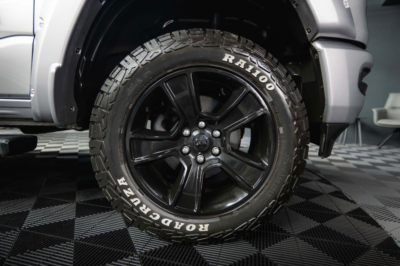 Fahrzeugabbildung Dodge RAM 5.7 V8 HEMI 4x4 LARAMIE LPG Offroad Bodylift