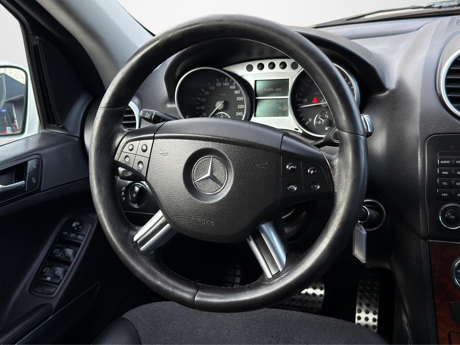 Mercedes-Benz ML 320 CDI NAVI*XENON*PDC*MEMORY*TEMPOMAT*AHK*!
