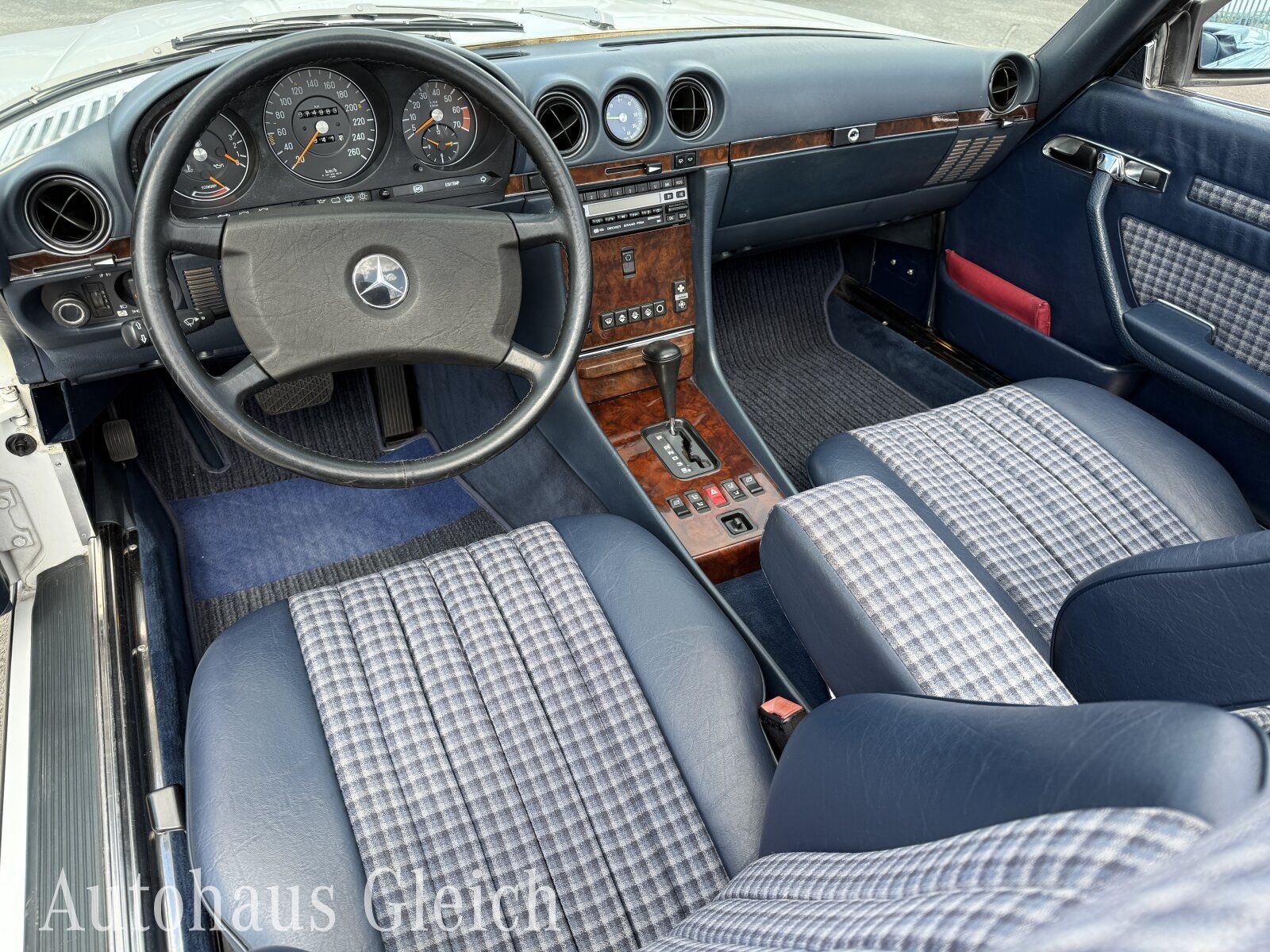 Fahrzeugabbildung Mercedes-Benz 560 SL Klima/Sitzhzg./Radio MB - Exquisit -