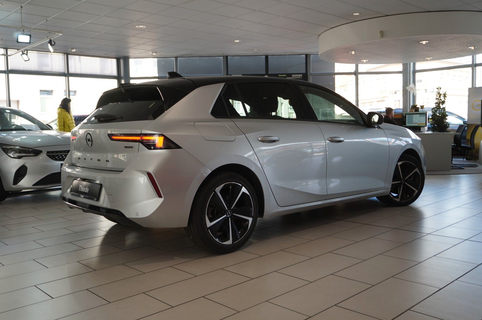 Fahrzeugabbildung Opel Astra L Lim. 1.6 HYBRID GS SPORT NAVI/360°/SPORT