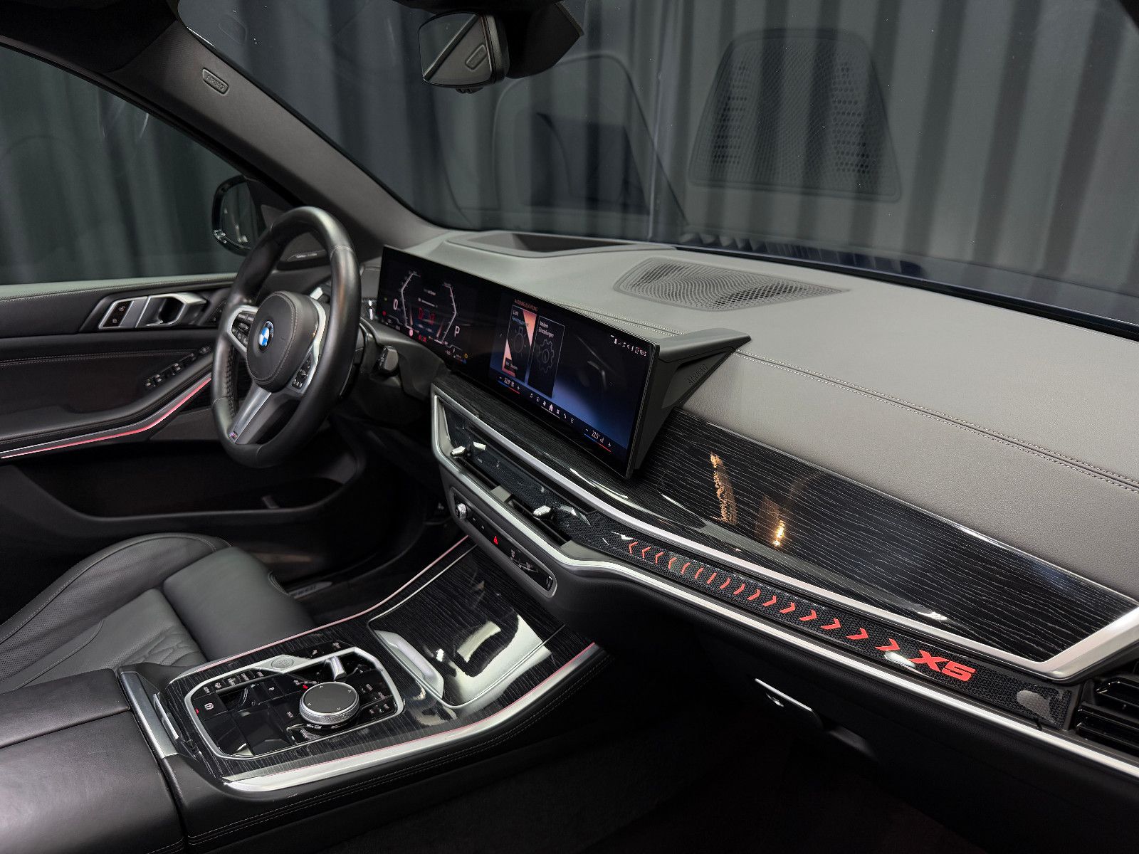 Fahrzeugabbildung BMW X5 40 d xDrive M SPORT PRO|PANO|M-SITZE|INDIVID