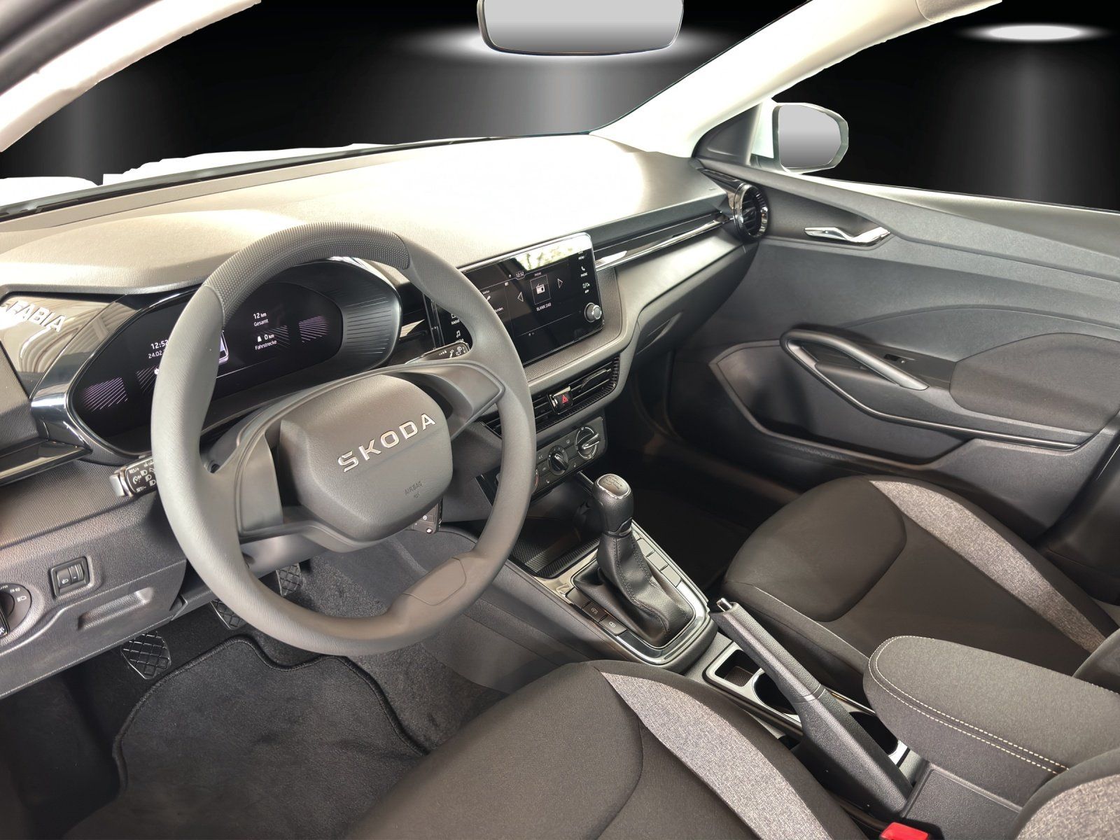 Fahrzeugabbildung SKODA Fabia Essence 1,0 TSI LED+SITZHEIZ+SPURHALTE+PDC