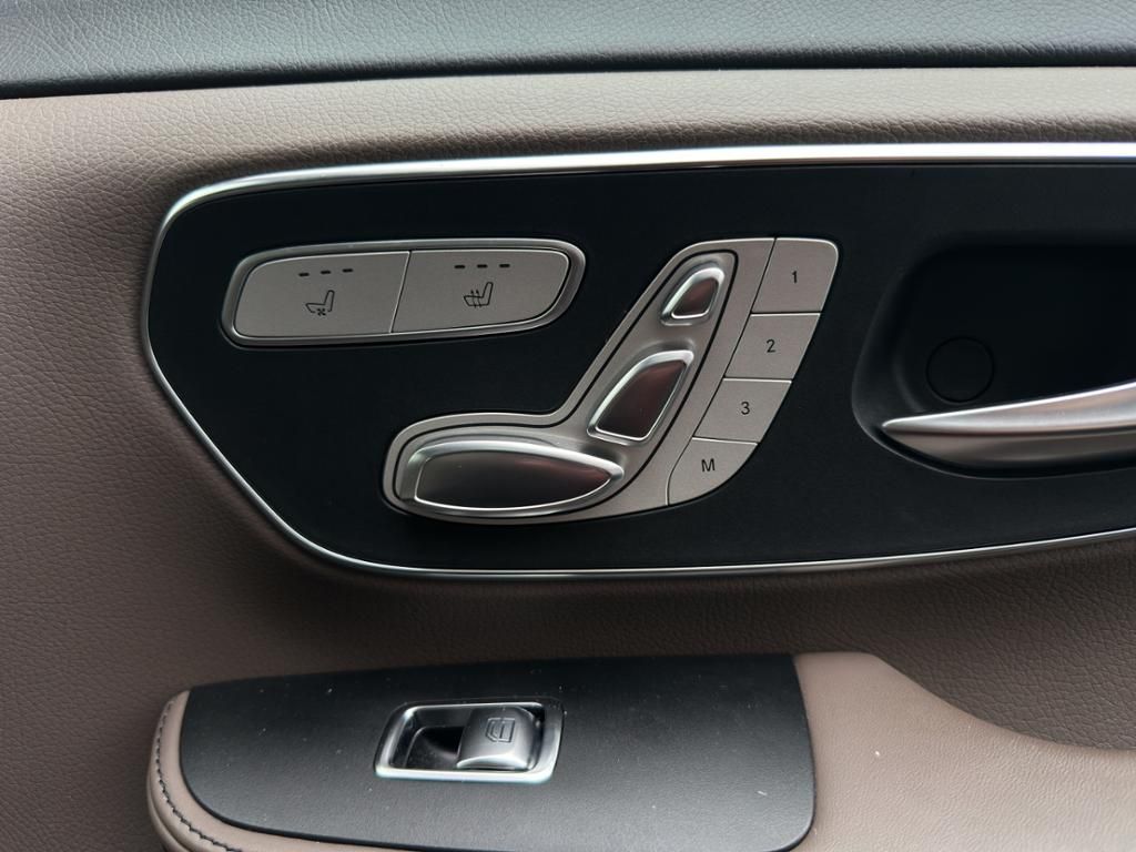 Fahrzeugabbildung Mercedes-Benz V 300 d 4MATIC AVANTGARDE EDITION Lang AHK*Leder