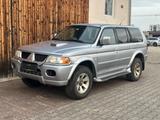 Mitsubishi Pajero Sport 2.5 TD Intense - Mitsubishi Pajero mit Diesel-Antrieb: 2.5