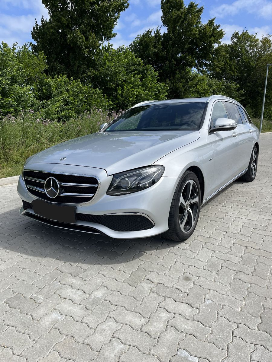 MERCEDES-BENZ E 220 d 4MATIC T Autom. Allrad AHK Scheckheft