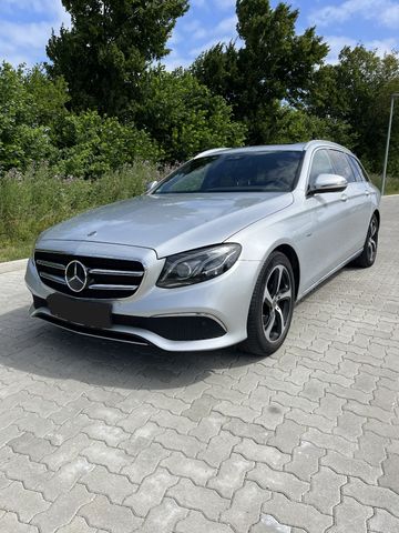 MERCEDES-BENZ E 220 d 4MATIC T Autom. Allrad AHK Scheckheft