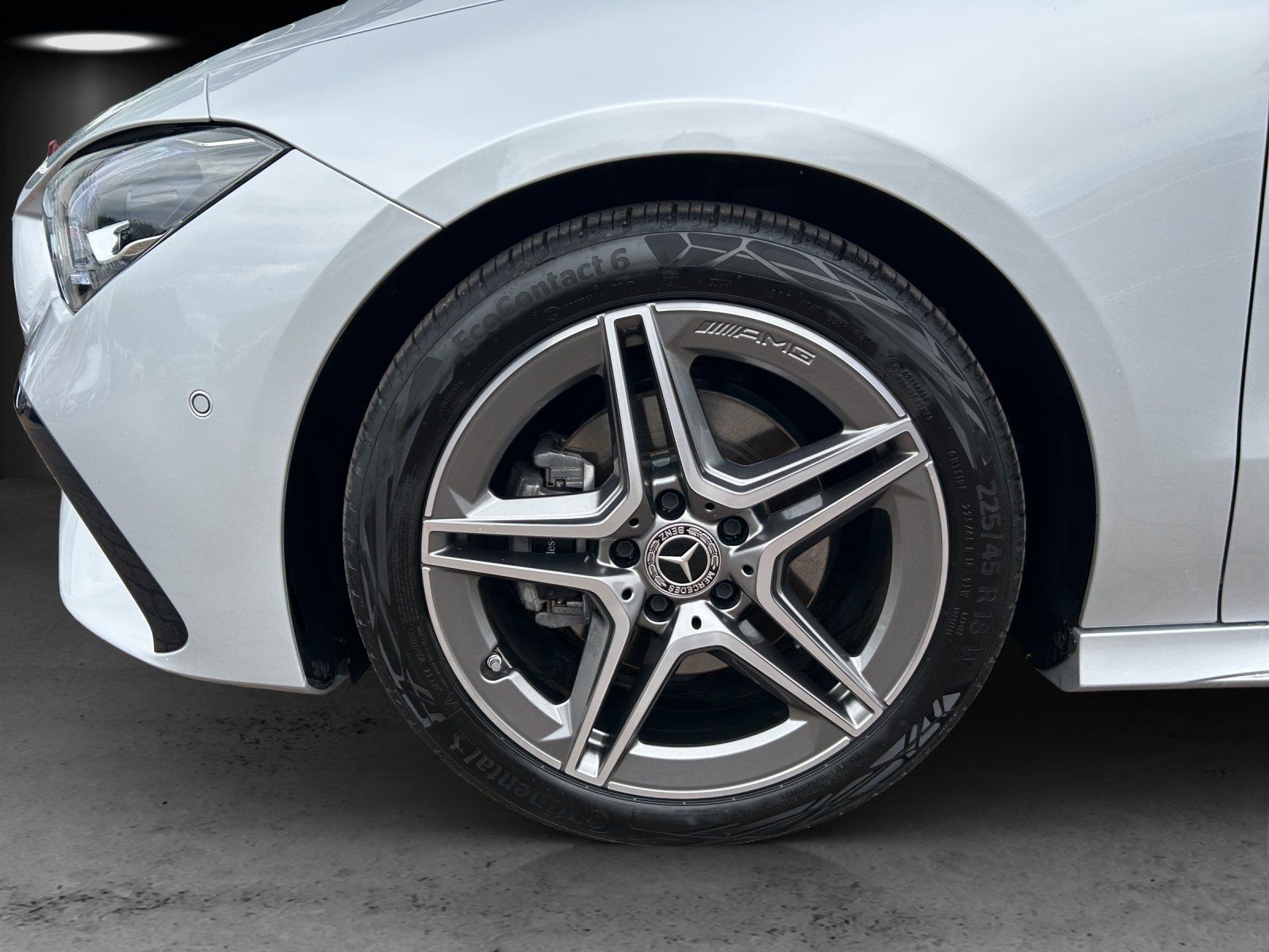 Fahrzeugabbildung Mercedes-Benz CLA 180 AMG Prem AHK Pano LED Memo KeyGo Totwink