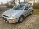 Ford Focus 1.6 Autom. - - Ford Focus aus 2001: 1.6