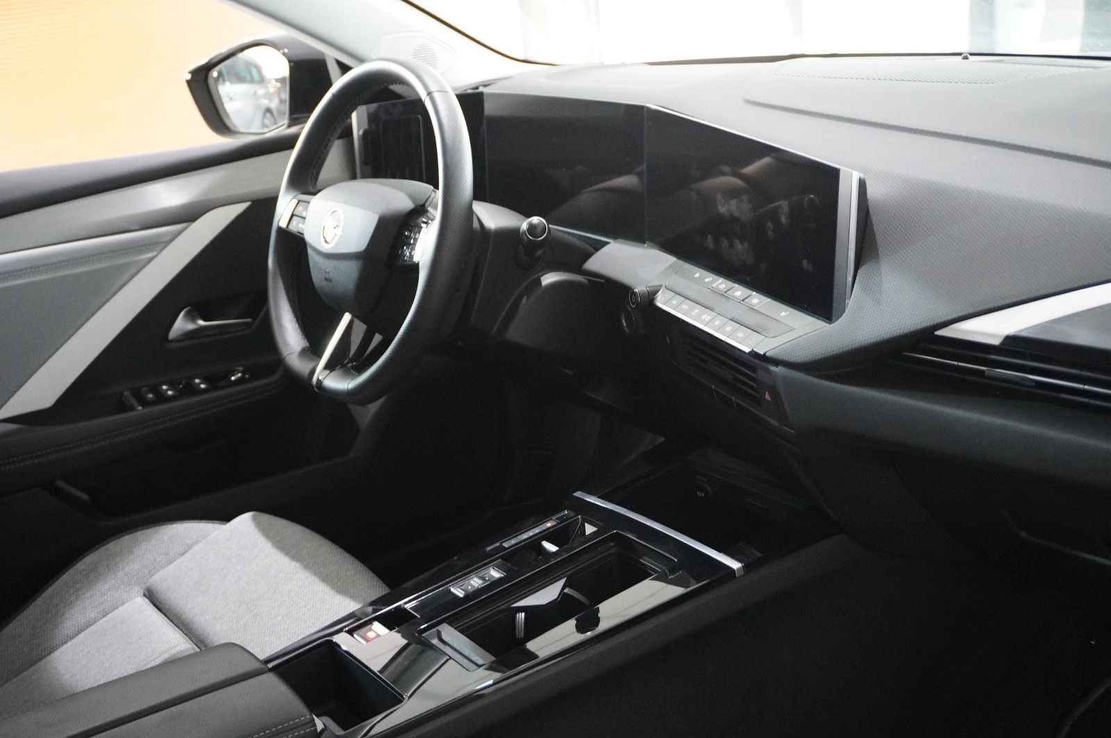 Fahrzeugabbildung Opel Astra L Lim. 1.2T ELEGANCE NAVI/LED/KAMERA/SPORT