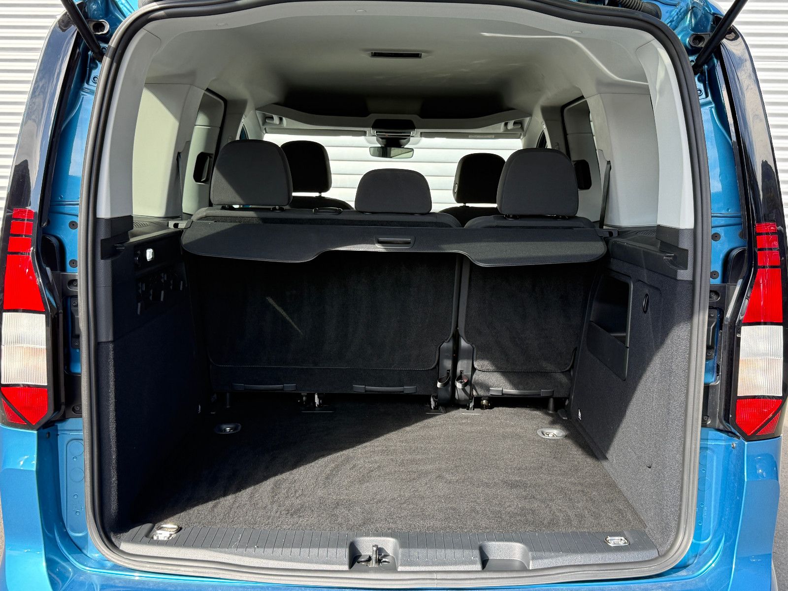 Fahrzeugabbildung Volkswagen Caddy 2.0 TDI Navi GRA LED SHZ Rückfahrkamera