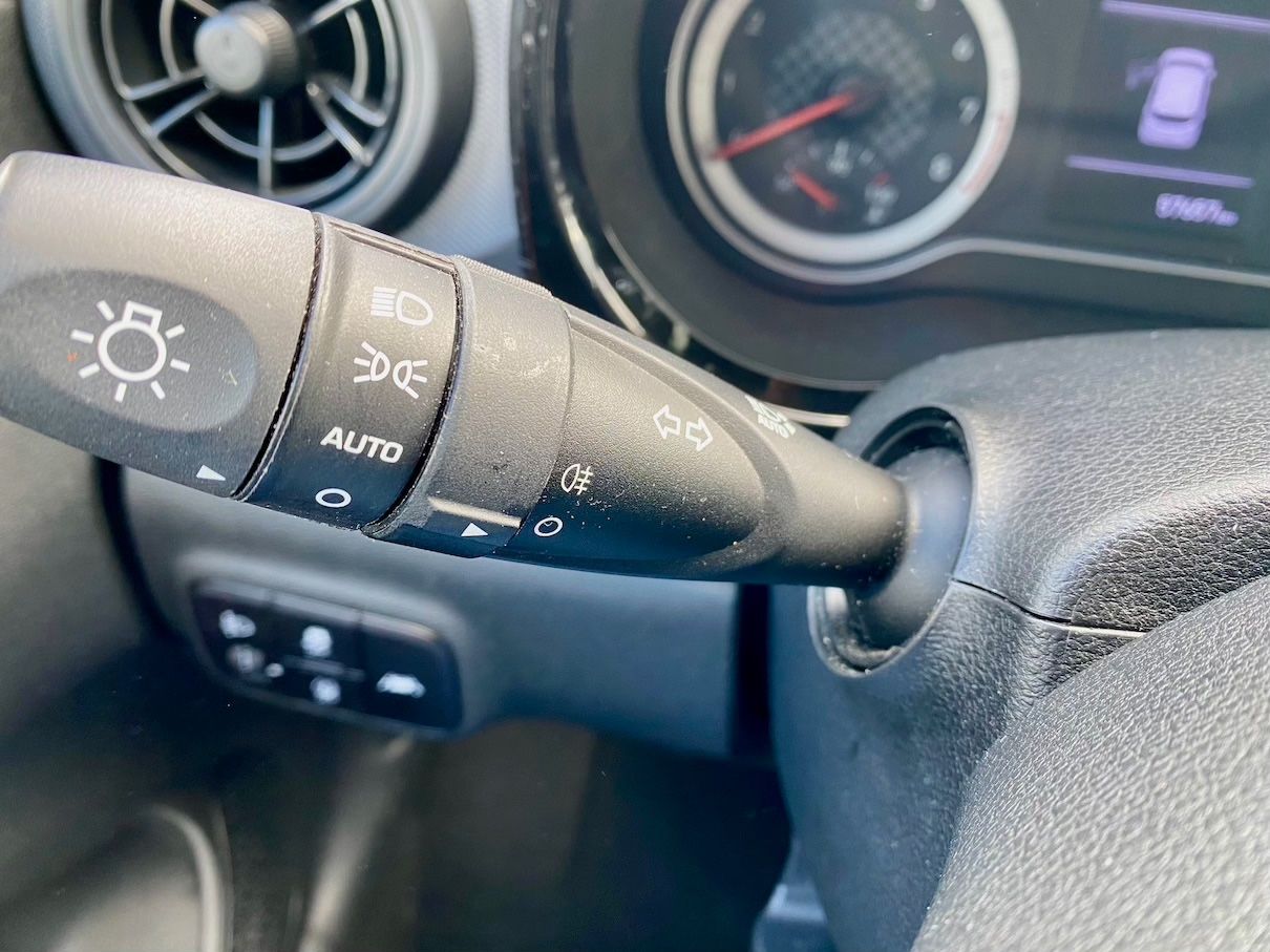 Fahrzeugabbildung Hyundai i10 1.0 Automatik KLIMA SITZ+LRHZ ALLWETTER PDC