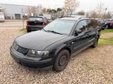 Volkswagen Passat 1,8*Leder*Klima*AHK* - Volkswagen Passat aus 2000: Kombi